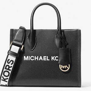 💯 Original, Brand New MK crossbody with pebbled leather